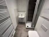 Bad mit Dusche - 6 Zimmer Etagenwohnung zur Miete in Chemnitz