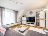 Helles Wohnzimmer - Helle und gepflegte 2-Zimmer-Dachgeschosswohnung mit großzügigem Balkon in Bad Oeynhausen