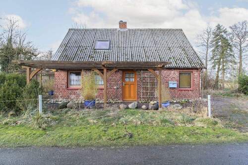 Titelbild - Handwerkerobjekt in ruhiger Lage - Einfamilienhaus mit Garage und Potenzial