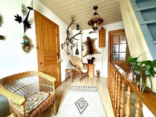 Flur mit Treppe zum Dachboden - 