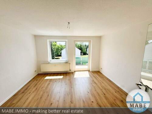 Wohnzimmer - Vollsanierte 3-Zimmer-Wohnung mit Balkon