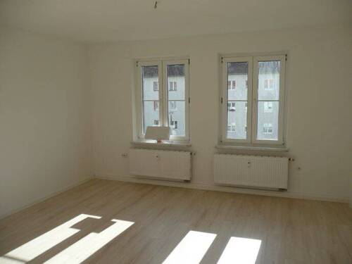 Wohnzimmer - NEU! 3 RAUM WOHNUNG MIT EBK UND STELLPLATZ