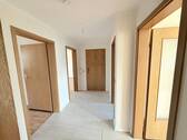 Flur - 3-Raum-Wohnung im Dachgeschoss - 330,00 EUR Kaltmiete, ca.  66,10 m² Wohnfläche