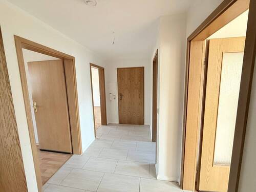 Flur - 3-Raum-Wohnung im Dachgeschoss - 330,00 EUR Kaltmiete, ca.  66,10 m² Wohnfläche