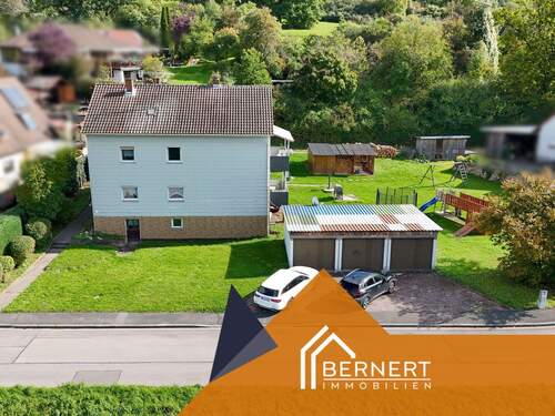 Frontansicht - 8 Zimmer Mehrfamilienhaus, Wohnhaus zum Kaufen in Weitramsdorf