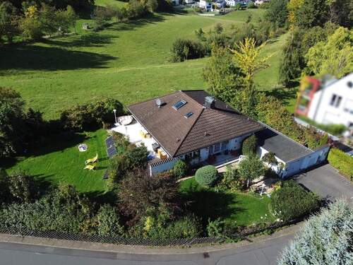 Luftbild - Liebevoll gepflegter Bungalow mit Einliegerw. in Randlage + Aussicht in Königswinter Höhenlage!