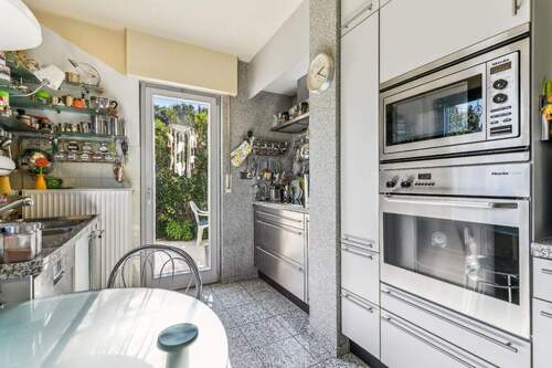 Küche mit Ausgang zur Terrasse - 