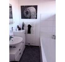 Hochwertig sanierte 3-Zimmer-Wohnung mit 2 Balkonen und 2 Badezimmern in Köln-Westhoven