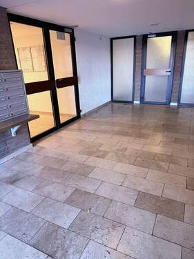 Eingangsbereich - 3 Zimmer Etagenwohnung zum Kaufen in Köln