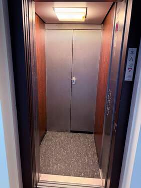 Aufzug - 3 Zimmer Etagenwohnung in Köln