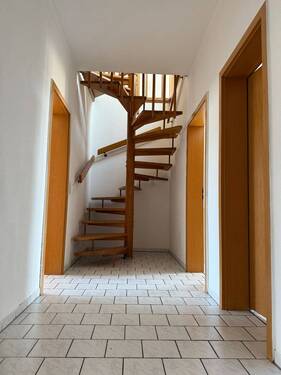 Flur - 3-Raum-Maisonette-Wohnung im Dachgeschoss mit Balkon und EBK