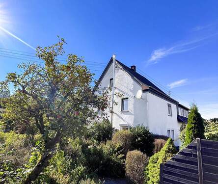 Seitenansicht - Wohnen im modernisierten Bauernhaus ein Zuhause mit Charme bei Altenkirchen!