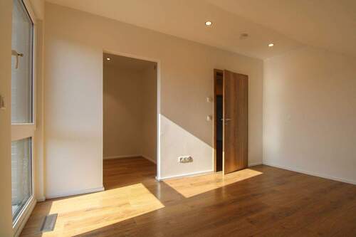 Hauptschlafzimmer mit Ankleide - 