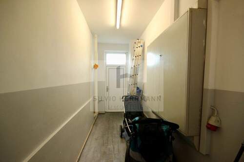 Hausflur - Eingang Rückseite - 