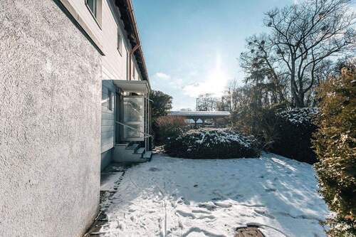 Vordergarten und Eingang - 