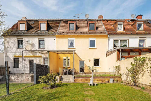 Hausansicht vom Garten - Hier stimmen Preis und Leistung: Gepflegtes 6-Zimmer Reihenhaus für die junge Familie