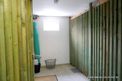 Kellerabteil mit Fenster + Strom - 
