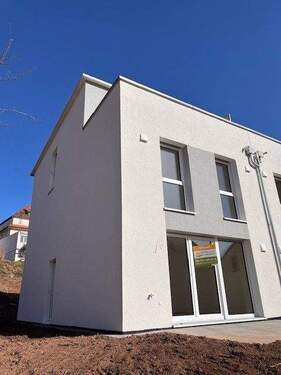 RAUM PUR auf der DACHTERRASSE - 5 Zimmer Doppelhaushälfte in Sankt Georgen im Schwarzwald