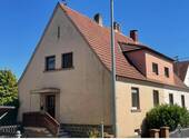 Straßenansicht - Innenstadtlage von St. Wendel, renovierte Doppelhaushälfte