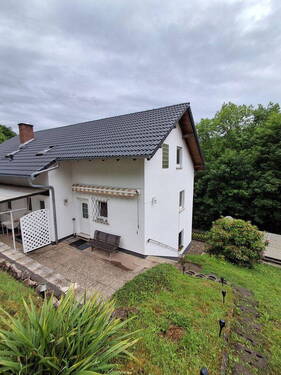 Ansicht vom Garten - Gemütlich und geräumig wohnen in zwei Wohnungen mit großem Garten Haus im Haus