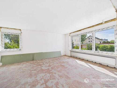 Wohnzimmer - Mehrfamilienhaus, Wohnhaus mit 243,00 m² in Regensburg / Harting zum Kaufen