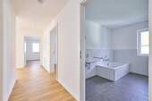 Blick in den Flur + Badezimmer - 