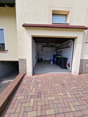 Garage - 8 Zimmer Mehrfamilienhaus, Wohnhaus zum Kaufen in Neunkirchen