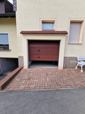 Garage - 8 Zimmer Mehrfamilienhaus, Wohnhaus in Neunkirchen