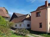 Ansicht von der Seite - Haus mit Scheune und großem Grundstück in Landschaftlich sehr schöner Lage in der Rhön