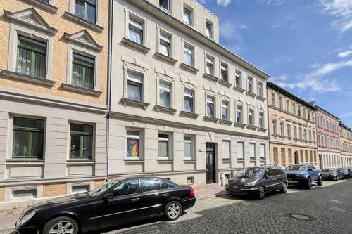 Vorderansicht Haus - Vermietete, gepflegte ETW für Anleger in Vorstadtlage