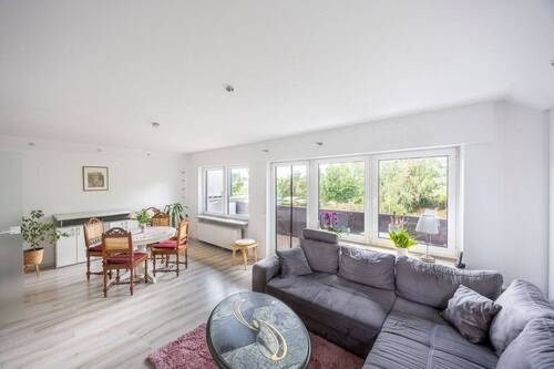Wohn- / Esszimmer OG - 8 Zimmer Doppelhaushälfte in Pleidelsheim