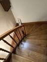 großzügige Holztreppe - 