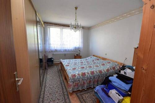 Schlafzimmer vor der Sanierung - 
