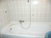 Bad : Wanne mit Dusche - 