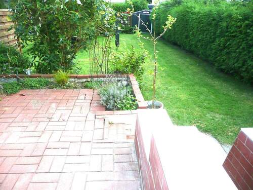 angehobene Gartenterrasse - 
