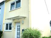 Fußwegs unterwegs zum Haus - 3 Zimmer Reihenendhaus zum Kaufen in Elmshorn