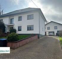 VIS À VIS L-WORMELDANGE: HAUS MIT 3 WOHNUNGEN, 4 GARAGEN + VIEL PLATZ - Wincheringen
