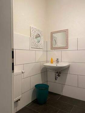 WC - Arbeitsplatz mit Fahrradkeller direkt am Rhein - All-in-Miete