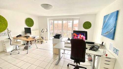 Wohnen/Schlafen/Essen - Charmante 1-Zimmer-Wohnung mit Ostbalkon und Tiefgarage in ruhiger Lage von Laufen.