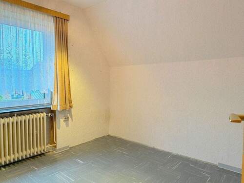 Zimmer im Dachgeschoss - 