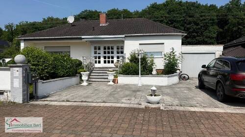 Frontansicht - PERL: WOHNHAUS IN TOP-LAGE AM WALDRAND