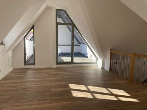 Ausgang zur großen Dachterrasse - 