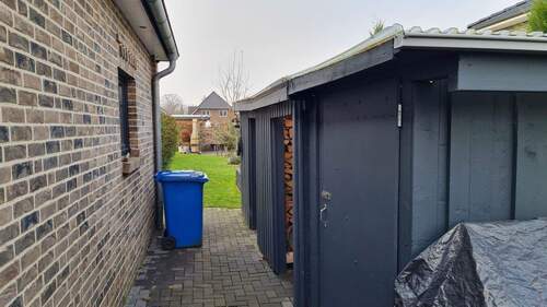 Schuppen und Holzlager - 