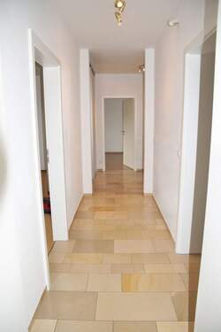 Flur - 3 Zimmer Etagenwohnung zur Miete in Zirndorf