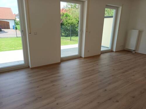 Wohnzimmer - 4 Zimmer Doppelhaushälfte in Schrobenhausen