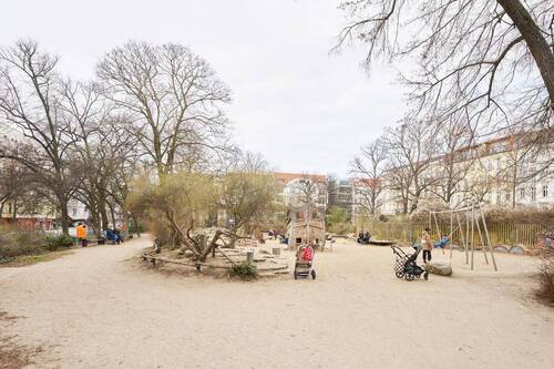 nahegelegener Helmholzplatz - 