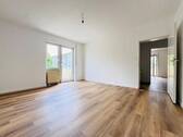 Schlafzimmer 1 - Provisionsfrei: Modernisierte 3-Zimmer-Wohnung mit 2 Balkonen, saniertem Bad und Hobbyraum