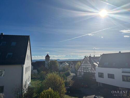 Aussicht - 4 Zimmer-Wohnung mit Balkon! - 1.250,00 EUR Kaltmiete, ca.  105,00 m² Wohnfläche