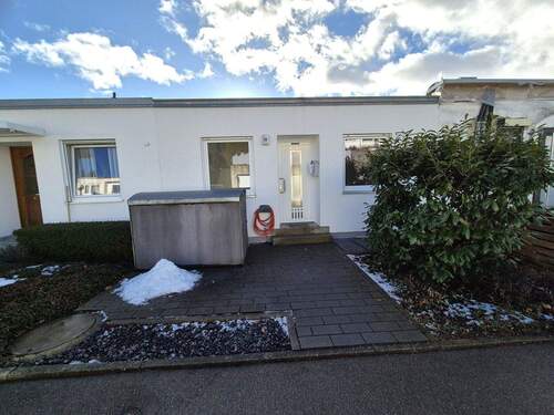 Ansicht Strassenseite - Reihenmittelhaus Oberelchingen mit wunderschönem Ausblick