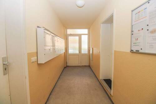 Eingangsbereich Treppenhaus - 5 Zimmer Etagenwohnung zum Kaufen in Erfurt